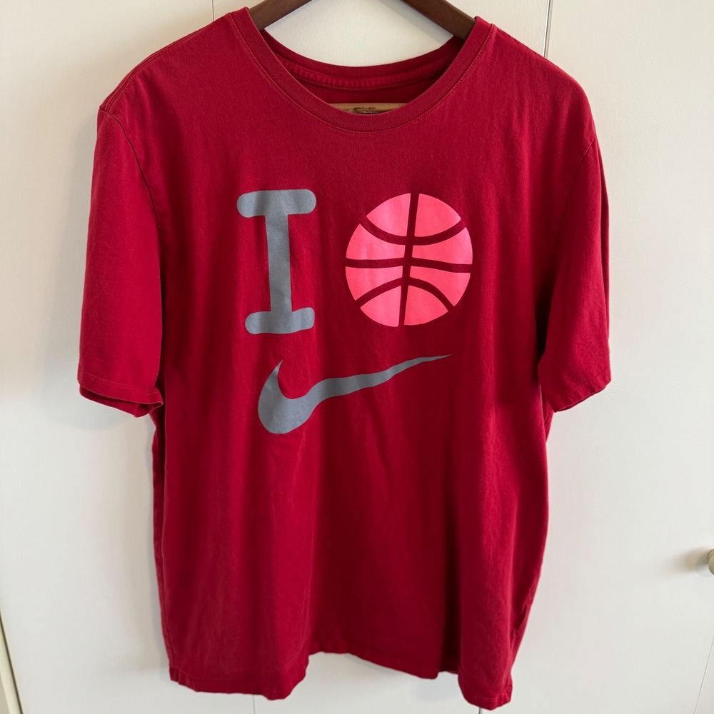 Nike Womens XL Red I Heart Basketball Graphic T-Shirt Athletic  Short Sleeve Y2K